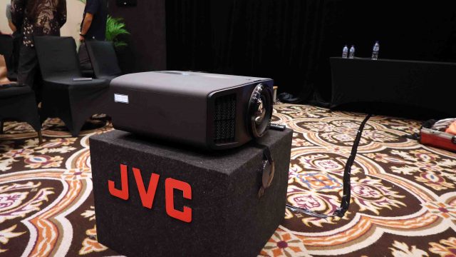 Proyektor Cinema Serius 4K Sanggup 8K – JVC DLA NZ-900
